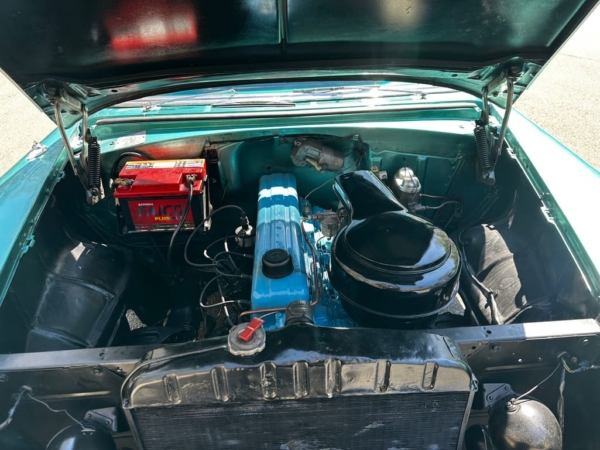1955 Chevrolet Townsman - Iconic Classic Wagon with Stunning Two-Tone Green Finish - Image 3