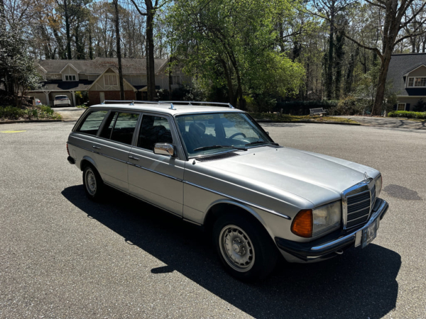 1984 Mercedes Benz 230TE - Classic German Luxury Station Wagon with Immaculate Condition - Image 2