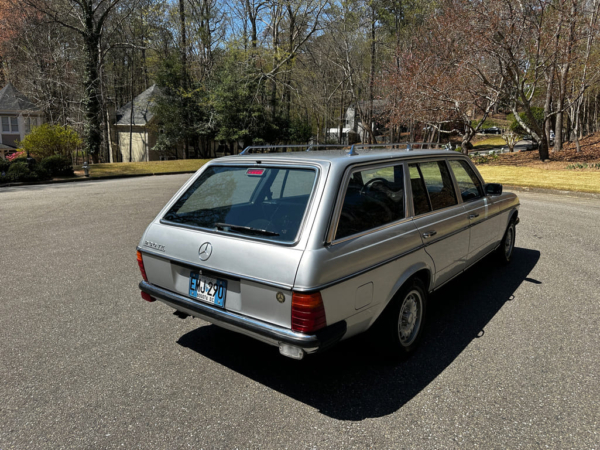 1984 Mercedes Benz 230TE - Classic German Luxury Station Wagon with Immaculate Condition - Image 26