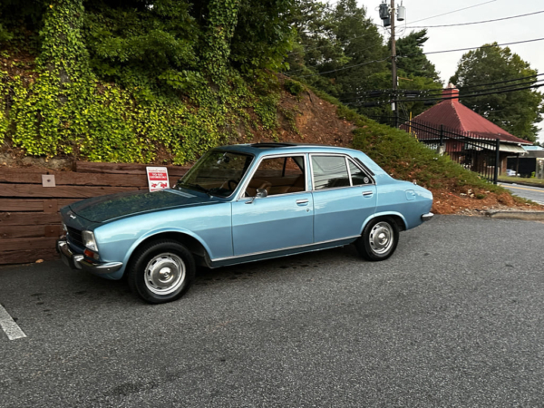 1979 Peugeot 504 TI Automatic – Classic French Sedan in Blue with Sunroof - Image 10